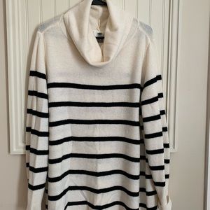 Old Navy Black/White Striped Sweater